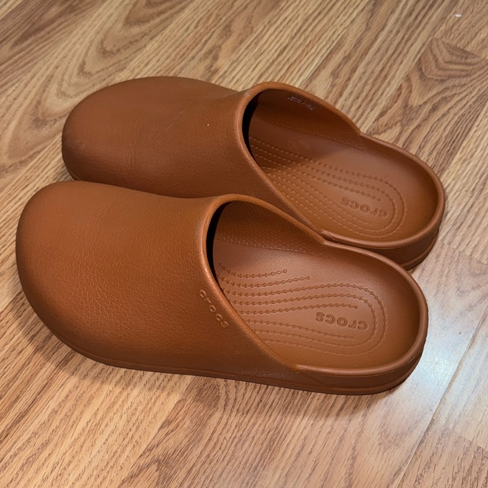 Dylan clog- crocs